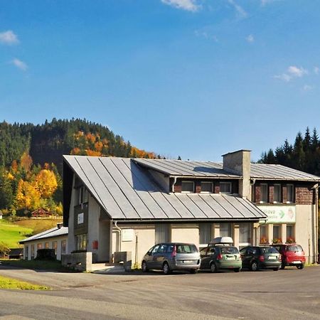 Pod Javorem Hotel Velké Karlovice Zewnętrze zdjęcie
