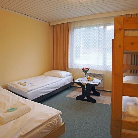 Pod Javorem Hotel Velké Karlovice Zewnętrze zdjęcie