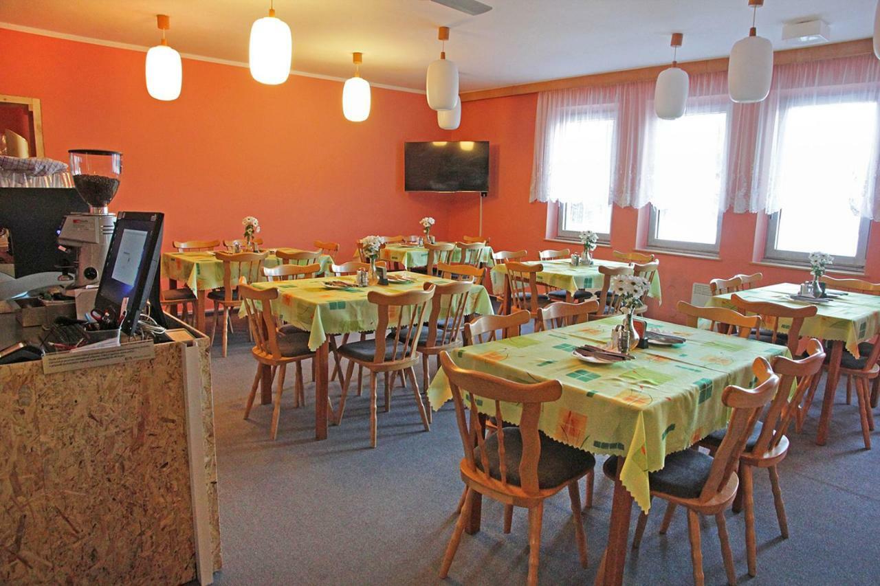 Pod Javorem Hotel Velké Karlovice Zewnętrze zdjęcie