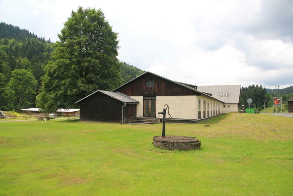 Pod Javorem Hotel Velké Karlovice Zewnętrze zdjęcie
