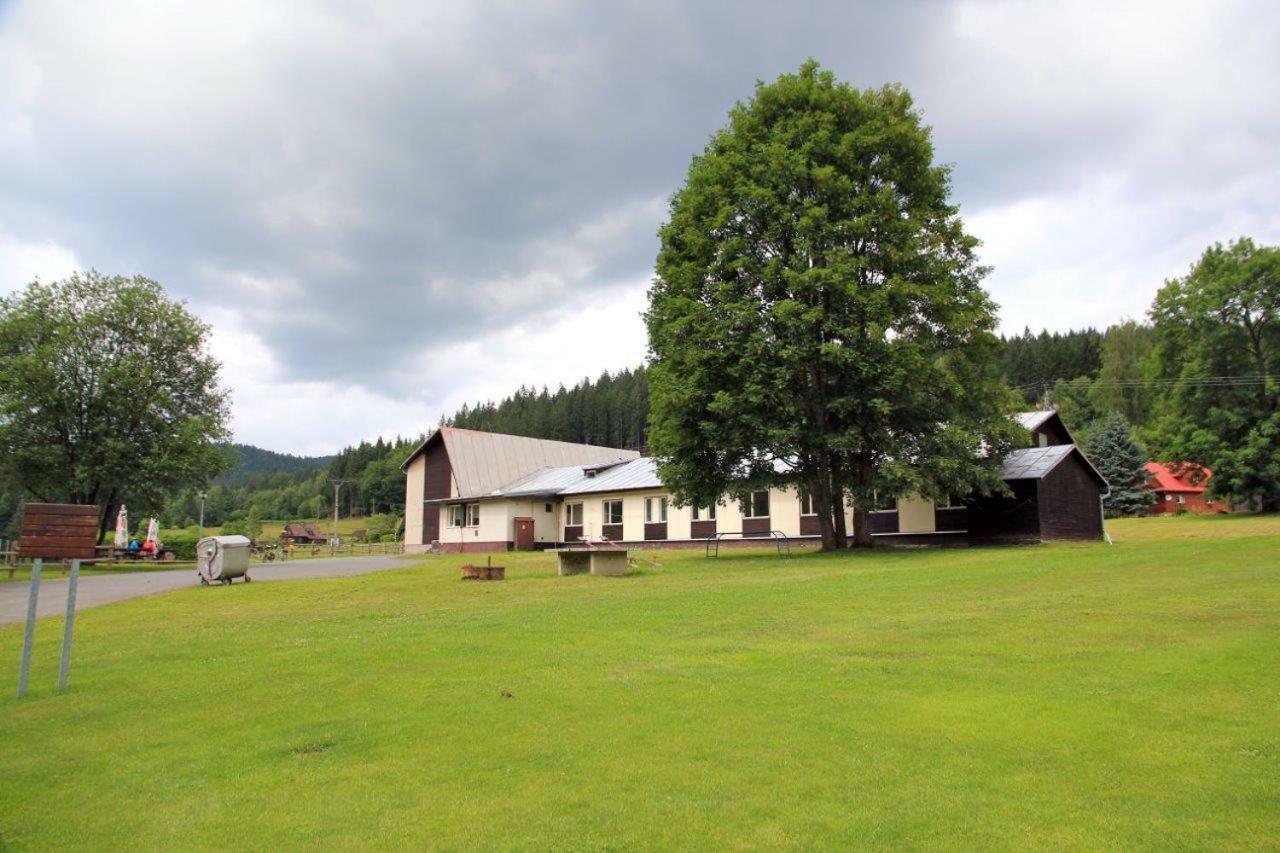 Pod Javorem Hotel Velké Karlovice Zewnętrze zdjęcie