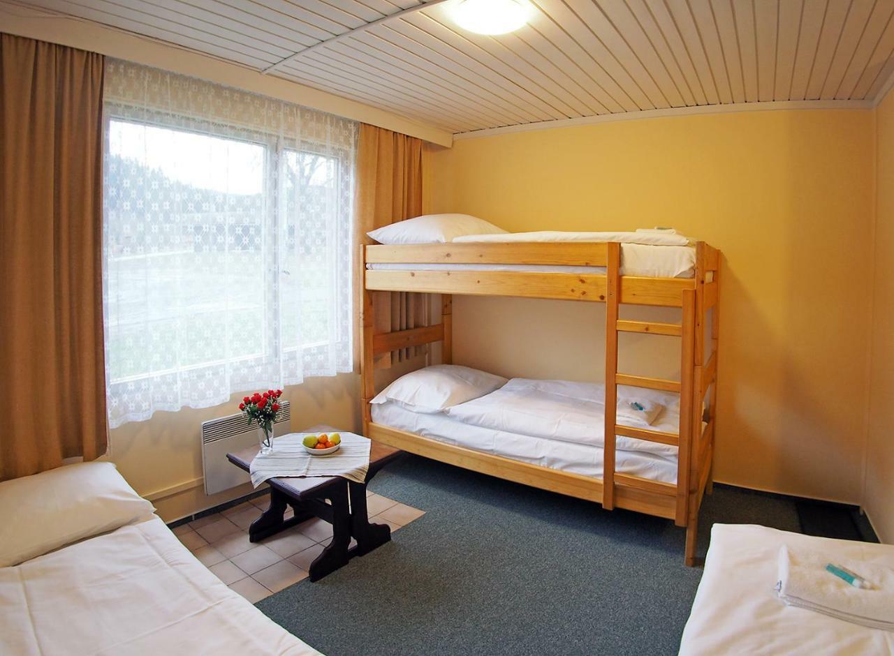 Pod Javorem Hotel Velké Karlovice Zewnętrze zdjęcie