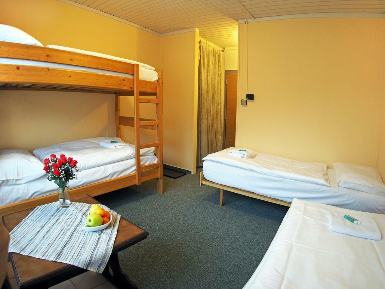 Pod Javorem Hotel Velké Karlovice Zewnętrze zdjęcie