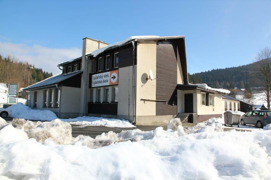 Pod Javorem Hotel Velké Karlovice Zewnętrze zdjęcie