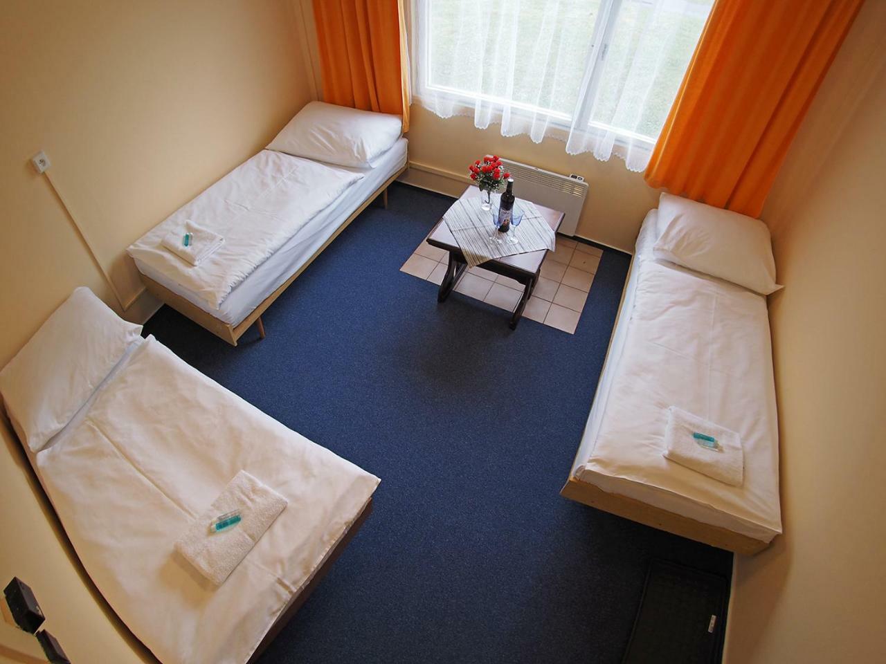 Pod Javorem Hotel Velké Karlovice Zewnętrze zdjęcie